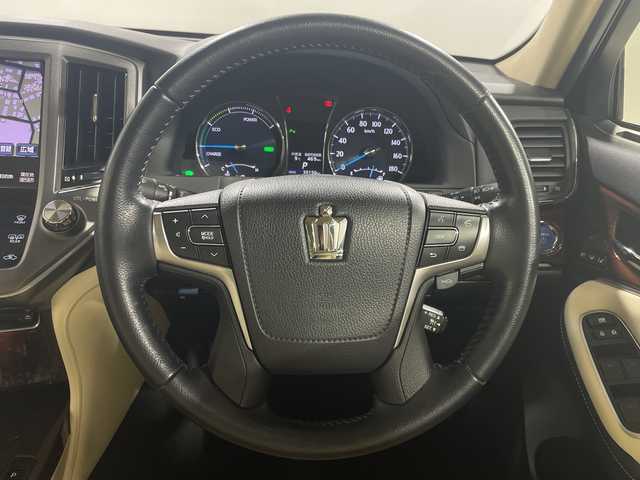 トヨタ クラウン ハイブリッド ロイヤルサルーンG 神奈川県 2013(平25)年 3.1万km ホワイトパールクリスタルシャイン 純正ナビ/バックカメラ/シートヒーター(運転席・助手席)/シートベンチレーション(運転席・助手席)/シートメモリー(運転席)/ETC/前後ドラレコ/デジタルインナーミラー/追従クルーズコントロール/スマートキー/ヘッドライトウォッシャー/革シート/フロアマット/プッシュスタート/オートライト/オートマチックハイビーム/純正16インチAW/電格ミラー/衝突軽減システム/横滑り防止装置