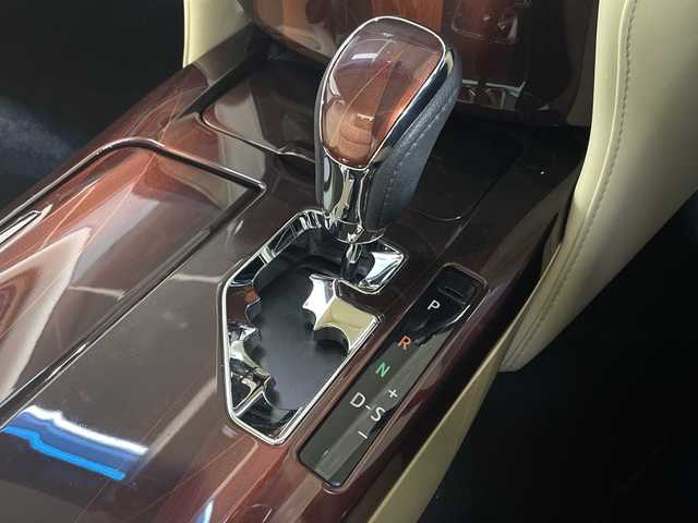 トヨタ クラウン ハイブリッド ロイヤルサルーンG 神奈川県 2013(平25)年 3.1万km ホワイトパールクリスタルシャイン 純正ナビ/バックカメラ/シートヒーター(運転席・助手席)/シートベンチレーション(運転席・助手席)/シートメモリー(運転席)/ETC/前後ドラレコ/デジタルインナーミラー/追従クルーズコントロール/スマートキー/ヘッドライトウォッシャー/革シート/フロアマット/プッシュスタート/オートライト/オートマチックハイビーム/純正16インチAW/電格ミラー/衝突軽減システム/横滑り防止装置