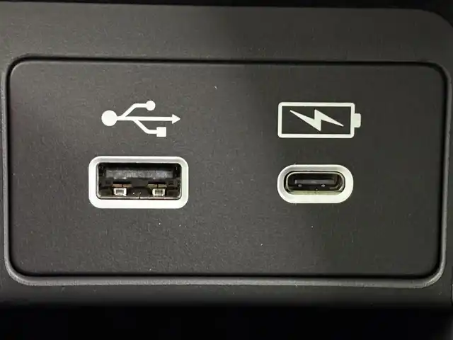 ホンダ ステップワゴン スパーダ eHEV プレミアムライン 福岡県 2025(令7)年 0.1万km プラチナホワイトパール 社外ナビ　/レーダークルーズコントロール　/ＢＳＭ　/衝突軽減　/レーンキープ　/コーナーセンサー　/アクセル踏み間違い防止　/横滑り防止　/パワーバックドア　/シートヒーター　/純正１７インチＡＷ　/Ｗエアコン　/ＬＥＤ/オートライト