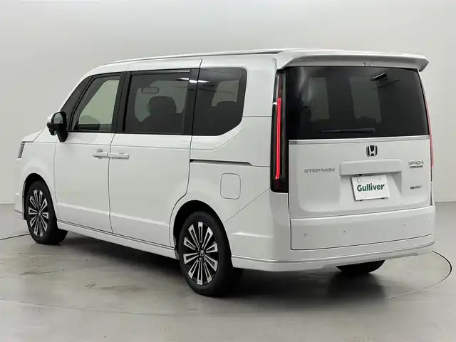 ホンダ ステップワゴン スパーダ eHEV プレミアムライン 福岡県 2025(令7)年 0.1万km プラチナホワイトパール 社外ナビ　/レーダークルーズコントロール　/ＢＳＭ　/衝突軽減　/レーンキープ　/コーナーセンサー　/アクセル踏み間違い防止　/横滑り防止　/パワーバックドア　/シートヒーター　/純正１７インチＡＷ　/Ｗエアコン　/ＬＥＤ/オートライト