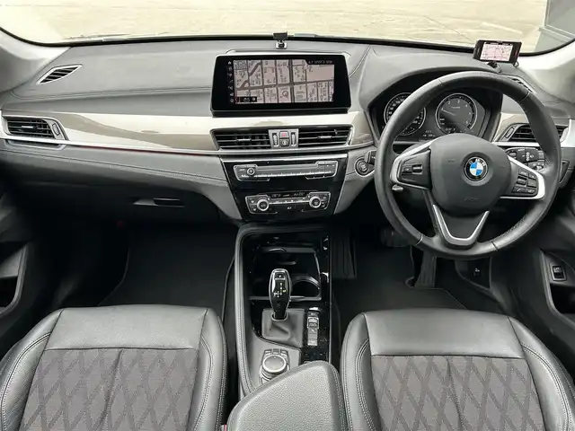 ＢＭＷ Ｘ１ xDrive 18d xライン 道東・釧路十勝 2020(令2)年 1.4万km サファイアブラックP 純正ナビ/バックカメラ/インテリジェントセーフティ/LEDヘッドライト/オートライト/パークディスタンスコントロール/パーキングアシスト/パワーバックドア/前席パワーシート/コンフォートアクセス/ミラーETC/純正18インチAW/ハーフレザーシート/前後ドライブレコーダー/ヒルディセントコントロール