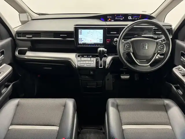 ホンダ ステップワゴン スパーダ クルスピセンシング 三重県 2018(平30)年 4.9万km プレミアムスパークルブラックパール ガソリン・ターボ/FF/MTモード付インパネCVT/純正 9インチナビ VXM-185VFNi/（CD/DVD/FM/AM/TV/SD/Music Rack/USB/iPod/Bluetooth/HDMI/後席HDMI/CarPlay）/純正 11インチ 後席モニター VM-155EN/バックカメラ/両側パワースライドドア/ドライブレコーダー 前後/ビルトイン ETC/Honda SENSING/・衝突軽減ブレーキ［CMBS］/・車線維持支援システム［LKAS］/・アダプティブクルーズコントロール［ACC］/・路外逸脱抑制機能/・先行車発進お知らせ機能/・標識認識機能/装備/・ハーフレザーシート/・シートヒーター（D/N）/・トリプルゾーン・フルオートエアコン（D/N/2nd）/・オートライト/・LED ヘッドライト＆フロントフォグランプ/・ステアリングスイッチ/・パドルシフト/・プッシュスタート/・スマートキーx1/・純正17inAW/・保/取/ナビ取/など