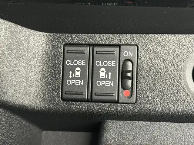 ホンダ ステップワゴン スパーダ クルスピセンシング 三重県 2018(平30)年 4.9万km プレミアムスパークルブラックパール ガソリン・ターボ/FF/MTモード付インパネCVT/純正 9インチナビ VXM-185VFNi/（CD/DVD/FM/AM/TV/SD/Music Rack/USB/iPod/Bluetooth/HDMI/後席HDMI/CarPlay）/純正 11インチ 後席モニター VM-155EN/バックカメラ/両側パワースライドドア/ドライブレコーダー 前後/ビルトイン ETC/Honda SENSING/・衝突軽減ブレーキ［CMBS］/・車線維持支援システム［LKAS］/・アダプティブクルーズコントロール［ACC］/・路外逸脱抑制機能/・先行車発進お知らせ機能/・標識認識機能/装備/・ハーフレザーシート/・シートヒーター（D/N）/・トリプルゾーン・フルオートエアコン（D/N/2nd）/・オートライト/・LED ヘッドライト＆フロントフォグランプ/・ステアリングスイッチ/・パドルシフト/・プッシュスタート/・スマートキーx1/・純正17inAW/・保/取/ナビ取/など