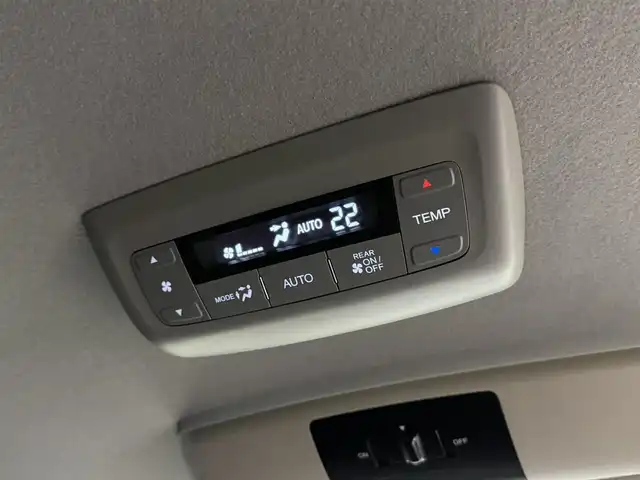 ホンダ ステップワゴン スパーダ クルスピセンシング 三重県 2018(平30)年 4.9万km プレミアムスパークルブラックパール ガソリン・ターボ/FF/MTモード付インパネCVT/純正 9インチナビ VXM-185VFNi/（CD/DVD/FM/AM/TV/SD/Music Rack/USB/iPod/Bluetooth/HDMI/後席HDMI/CarPlay）/純正 11インチ 後席モニター VM-155EN/バックカメラ/両側パワースライドドア/ドライブレコーダー 前後/ビルトイン ETC/Honda SENSING/・衝突軽減ブレーキ［CMBS］/・車線維持支援システム［LKAS］/・アダプティブクルーズコントロール［ACC］/・路外逸脱抑制機能/・先行車発進お知らせ機能/・標識認識機能/装備/・ハーフレザーシート/・シートヒーター（D/N）/・トリプルゾーン・フルオートエアコン（D/N/2nd）/・オートライト/・LED ヘッドライト＆フロントフォグランプ/・ステアリングスイッチ/・パドルシフト/・プッシュスタート/・スマートキーx1/・純正17inAW/・保/取/ナビ取/など