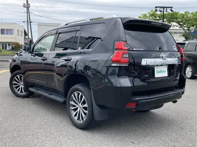 トヨタ ランドクルーザー プラド TX Lパッケージ 鳥取県 2018(平30)年 6.7万km アティチュードブラックマイカ ワンオーナー/４WD・ディーゼルターボ/７人乗り・３列シート/純正9型ナビ/フルセグ/CD/DVD/BT/USB/HDMI/バックカメラ/プリクラッシュセーフティ/レーンキープアシスト/ビルトインETC/黒レザーシート/前席パワーシート/前席シートヒーター/電動格納サードシート/レーダークルーズコントロール/LEDヘットライト/フォグライト/純正19インチアルミホイール/プッシュエンジンスタート/スマートキー×２