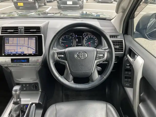 トヨタ ランドクルーザー プラド TX Lパッケージ 鳥取県 2018(平30)年 6.7万km アティチュードブラックマイカ ワンオーナー/４WD・ディーゼルターボ/７人乗り・３列シート/純正9型ナビ/フルセグ/CD/DVD/BT/USB/HDMI/バックカメラ/プリクラッシュセーフティ/レーンキープアシスト/ビルトインETC/黒レザーシート/前席パワーシート/前席シートヒーター/電動格納サードシート/レーダークルーズコントロール/LEDヘットライト/フォグライト/純正19インチアルミホイール/プッシュエンジンスタート/スマートキー×２