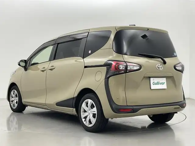 トヨタ シエンタ ファンベースG 熊本県 2019(令1)年 5.7万km ベージュ 禁煙車　/純正9インチナビ（ＣＤ・ＤＶＤ・フルセグ・ＢＴ・ＳＤ・ＵＳＢ）/全周囲カメラ　/純正前方ドライブレコーダー　/ビルトインＥＴＣ　/前後クリアランスソナー　/前席シートヒーター　/ステアリングヒーター　/トヨタセーフティーセンス/・プリクラッシュセーフティ/・レーンディパーチャーアラート/・オートマチックハイビーム/横滑り防止/アイドリングストップ/パーキングアシスト/純正フロアマット/オートライト/LEDヘッドライト/スマートキー/プッシュスタート/スペアキー1本