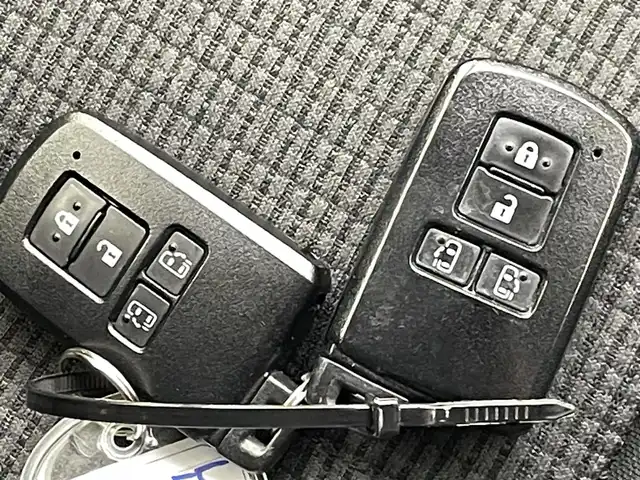 トヨタ シエンタ ファンベースG 熊本県 2019(令1)年 5.7万km ベージュ 禁煙車　/純正9インチナビ（ＣＤ・ＤＶＤ・フルセグ・ＢＴ・ＳＤ・ＵＳＢ）/全周囲カメラ　/純正前方ドライブレコーダー　/ビルトインＥＴＣ　/前後クリアランスソナー　/前席シートヒーター　/ステアリングヒーター　/トヨタセーフティーセンス/・プリクラッシュセーフティ/・レーンディパーチャーアラート/・オートマチックハイビーム/横滑り防止/アイドリングストップ/パーキングアシスト/純正フロアマット/オートライト/LEDヘッドライト/スマートキー/プッシュスタート/スペアキー1本