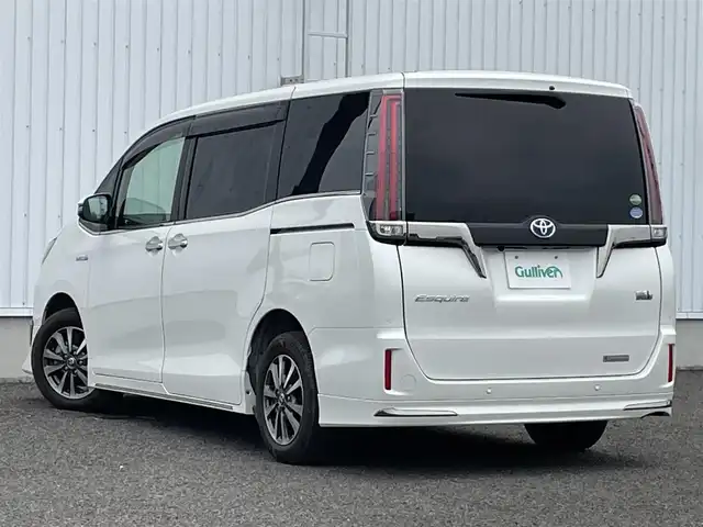 トヨタ エスクァイア ハイブリッド Gi プレミアムパッケージ 熊本県 2019(令1)年 3.9万km ホワイトパールクリスタルシャイン 純正９型ナビ/・AM/FM/CD/DVD/SD/BT/：フルセグTV/・バックカメラ/トヨタセーフティセンス/・プリクラッシュセーフティ/・レーンディパーチャアラート/・オートマチックハイビーム/・クリアランスソナー/クルーズコントロール/ウッドコンビステアリング/・ステアリングリモコン/・ステアリングヒーター/両側電動ドア/ビルトインＥＴＣ/ハーフレザーシート/・D/Nシートヒーター/前後ドライブレコーダー/LEDヘッドライト/オートライト/フォグランプ/スマートキー/スペアキー/プッシュスタート/純正フロアマット/純正ドアバイザー/純正15インチアルミホイール