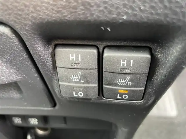 トヨタ エスクァイア ハイブリッド Gi プレミアムパッケージ 熊本県 2019(令1)年 3.9万km ホワイトパールクリスタルシャイン 純正９型ナビ/・AM/FM/CD/DVD/SD/BT/：フルセグTV/・バックカメラ/トヨタセーフティセンス/・プリクラッシュセーフティ/・レーンディパーチャアラート/・オートマチックハイビーム/・クリアランスソナー/クルーズコントロール/ウッドコンビステアリング/・ステアリングリモコン/・ステアリングヒーター/両側電動ドア/ビルトインＥＴＣ/ハーフレザーシート/・D/Nシートヒーター/前後ドライブレコーダー/LEDヘッドライト/オートライト/フォグランプ/スマートキー/スペアキー/プッシュスタート/純正フロアマット/純正ドアバイザー/純正15インチアルミホイール