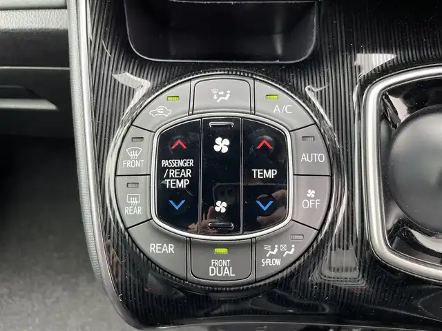 トヨタ エスクァイア ハイブリッド Gi プレミアムパッケージ 熊本県 2019(令1)年 3.9万km ホワイトパールクリスタルシャイン 純正９型ナビ/・AM/FM/CD/DVD/SD/BT/：フルセグTV/・バックカメラ/トヨタセーフティセンス/・プリクラッシュセーフティ/・レーンディパーチャアラート/・オートマチックハイビーム/・クリアランスソナー/クルーズコントロール/ウッドコンビステアリング/・ステアリングリモコン/・ステアリングヒーター/両側電動ドア/ビルトインＥＴＣ/ハーフレザーシート/・D/Nシートヒーター/前後ドライブレコーダー/LEDヘッドライト/オートライト/フォグランプ/スマートキー/スペアキー/プッシュスタート/純正フロアマット/純正ドアバイザー/純正15インチアルミホイール