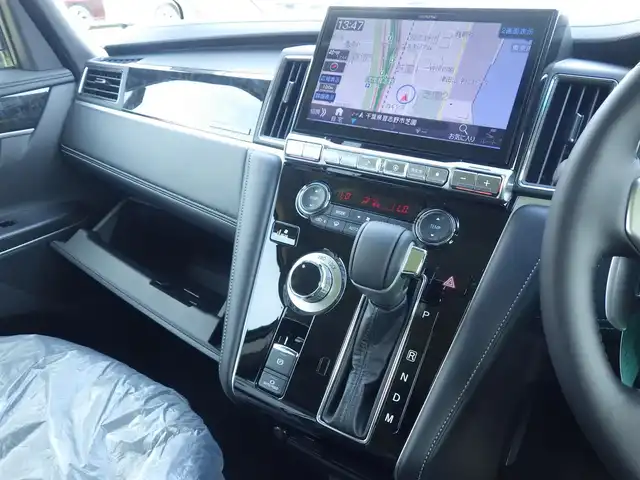 三菱 デリカＤ：５ シャモニー 千葉県 2025(令7)年 0.1万km未満 黒Ⅱ CHAMONIX (7人)　4WD　e-Assist/オリジナルナビ取付パッケージ＋リアモニター取付パッケージ(25/300)　ステップレス　（7人）D:5専用11型ナビゲーション(322/300)　12.8型後席用モニター(143550円)/e-Assist/・衝突被害軽減ブレーキシステム（FCM）/・車線逸脱警報システム（LDW）/・誤発進抑制機能（前進＆後退時）（UMS）/・レーダークルーズコントロールシステム（ACC）/・オートマチックハイビーム[AHB]/エレクトリックテールゲート/両側パワースライドドア/運転席パワーシート/シートヒーター/ハーフレザーシート/純正メモリーナビ/地デジTV/【DVD/CD再生機能　Bluetooth接続】/マルチアラウンドモニター/フリップダウンモニター/革巻きステアリング/ステアリングヒーター/ステアリングスイッチ/パドルシフト/LEDヘッドライト/フォグライト/ウインカーミラー/純正18インチアルミホイル/サイド/カーテン/ニーエアバッグ/キーレスオペレーションシステム
