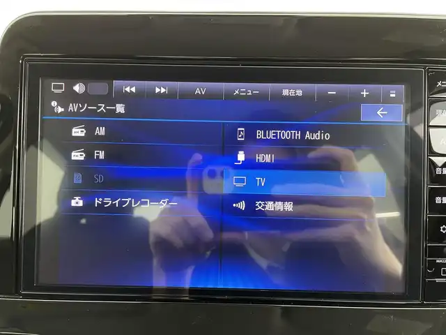 日産 オーラ G FOUR レザーエディション 道央・札幌 2023(令5)年 1.1万km ピュアホワイトパール ・４WD/・寒冷地仕様/・純正ナビ/　BT/USB/HDMI/フルセグ/・アラウンドビューモニター/・デジタルインナーミラー/・純正前後ドライブレコーダー/・エマージェンシーブレーキ/・レーダークルーズコントロール/・レーンキープアシスト/・オートハイビーム/・クリアランスソナー/・レザーシート/・前席シートヒーター/・ステアリングヒーター/・LEDヘッドライト/・フォグライト/・オートライト/・プッシュスタート/・スマートキー/・純正フロアマット/・ドアバイザー/・社外AW付スタッドレス積込(205/50/R17)