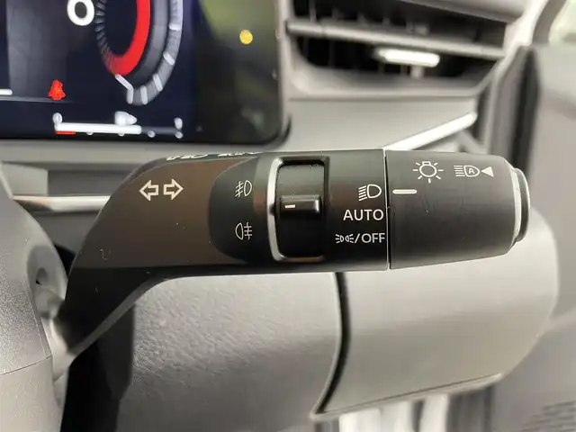 日産 オーラ G FOUR レザーエディション 道央・札幌 2023(令5)年 1.1万km ピュアホワイトパール ・４WD/・寒冷地仕様/・純正ナビ/　BT/USB/HDMI/フルセグ/・アラウンドビューモニター/・デジタルインナーミラー/・純正前後ドライブレコーダー/・エマージェンシーブレーキ/・レーダークルーズコントロール/・レーンキープアシスト/・オートハイビーム/・クリアランスソナー/・レザーシート/・前席シートヒーター/・ステアリングヒーター/・LEDヘッドライト/・フォグライト/・オートライト/・プッシュスタート/・スマートキー/・純正フロアマット/・ドアバイザー/・社外AW付スタッドレス積込(205/50/R17)