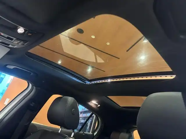 メルセデス・ベンツ ＧＬＡ２２０ 4マチック 道央・札幌 2017(平29)年 4.2万km カルサイトホワイト レーダーセーフティパッケージ/　・ACC/　・PRE-SAFE/　・ブラインドスポットアシスト/　・レーンキープアシスト/プレミアムパッケージ/　・パノラミックスライディングルーフ/　・harman/kardonサラウンド/　・メモリー付フルパワーシート/　・アンビエントライト/純正HDDナビ/フルセグTV/CD/DVD/Bluetooth/SD/USB/バックカメラ/パークトロニック/アクティブパーキングアシスト/AppleCarPlay/AndroidAuto/パワーテールゲート