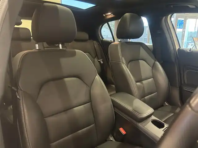 メルセデス・ベンツ ＧＬＡ２２０ 4マチック 道央・札幌 2017(平29)年 4.2万km カルサイトホワイト レーダーセーフティパッケージ/　・ACC/　・PRE-SAFE/　・ブラインドスポットアシスト/　・レーンキープアシスト/プレミアムパッケージ/　・パノラミックスライディングルーフ/　・harman/kardonサラウンド/　・メモリー付フルパワーシート/　・アンビエントライト/純正HDDナビ/フルセグTV/CD/DVD/Bluetooth/SD/USB/バックカメラ/パークトロニック/アクティブパーキングアシスト/AppleCarPlay/AndroidAuto/パワーテールゲート