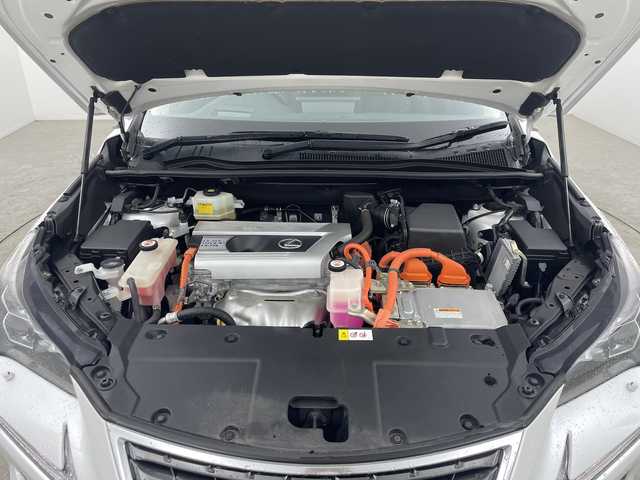 レクサス ＮＸ 300h Iパッケージ 大分県 2018(平30)年 3.6万km ソニッククォーツ Lexus Safety System ＋/プリクラッシュセーフティ/レーントレーシングアシスト［LTA］/オートマチックハイビーム［AHB］/アダプティブハイビームシステム［AHS］/レーダークルーズコントロール（全車速追従機能付）/ロードサインアシスト［RSA］/（付帯機能）先行車発進告知機能［TMN］/ブラインドスポットモニター/リヤクロストラフィックアラート/ヘッドアップディスプレイ/パノラミックビューモニター/10.3型ナビゲーション/・フルセグTV、BT対応、 DVD再生可/ステアリングスイッチ/ビルトインETC2.0/電動パーキング/オートホールド機能/黒革シート/・運転席3メモリーシート/・前席パワーシート/前席シートヒーター/パワーバックドア/横滑り防止装置/電動格納ミラー/純正フロアマット/オートライト/3眼LEDヘッドライト/純正18インチアルミホイール/クリアランスソナー /純正エンジンスターター/保証書、取説、スペアキー有り