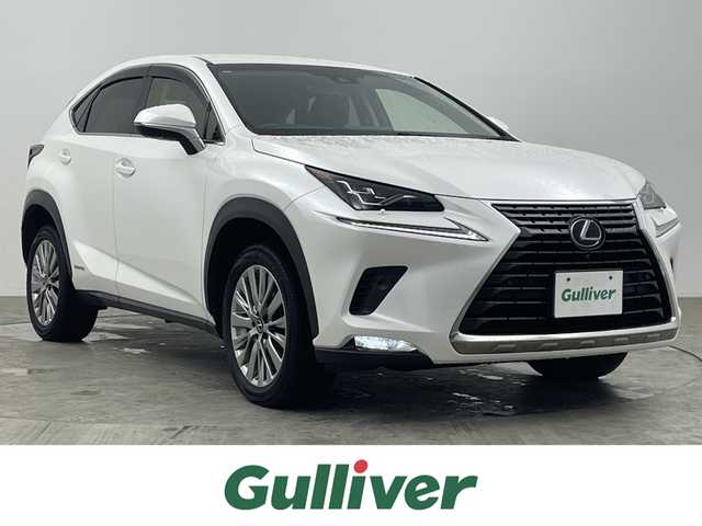 レクサス ＮＸ 300h Iパッケージ 大分県 2018(平30)年 3.6万km ソニッククォーツ Lexus Safety System ＋/プリクラッシュセーフティ/レーントレーシングアシスト［LTA］/オートマチックハイビーム［AHB］/アダプティブハイビームシステム［AHS］/レーダークルーズコントロール（全車速追従機能付）/ロードサインアシスト［RSA］/（付帯機能）先行車発進告知機能［TMN］/ブラインドスポットモニター/リヤクロストラフィックアラート/ヘッドアップディスプレイ/パノラミックビューモニター/10.3型ナビゲーション/・フルセグTV、BT対応、 DVD再生可/ステアリングスイッチ/ビルトインETC2.0/電動パーキング/オートホールド機能/黒革シート/・運転席3メモリーシート/・前席パワーシート/前席シートヒーター/パワーバックドア/横滑り防止装置/電動格納ミラー/純正フロアマット/オートライト/3眼LEDヘッドライト/純正18インチアルミホイール/クリアランスソナー /純正エンジンスターター/保証書、取説、スペアキー有り