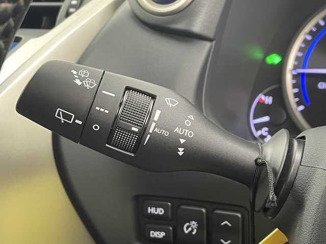 レクサス ＮＸ 300h Iパッケージ 大分県 2018(平30)年 3.6万km ソニッククォーツ Lexus Safety System ＋/プリクラッシュセーフティ/レーントレーシングアシスト［LTA］/オートマチックハイビーム［AHB］/アダプティブハイビームシステム［AHS］/レーダークルーズコントロール（全車速追従機能付）/ロードサインアシスト［RSA］/（付帯機能）先行車発進告知機能［TMN］/ブラインドスポットモニター/リヤクロストラフィックアラート/ヘッドアップディスプレイ/パノラミックビューモニター/10.3型ナビゲーション/・フルセグTV、BT対応、 DVD再生可/ステアリングスイッチ/ビルトインETC2.0/電動パーキング/オートホールド機能/黒革シート/・運転席3メモリーシート/・前席パワーシート/前席シートヒーター/パワーバックドア/横滑り防止装置/電動格納ミラー/純正フロアマット/オートライト/3眼LEDヘッドライト/純正18インチアルミホイール/クリアランスソナー /純正エンジンスターター/保証書、取説、スペアキー有り