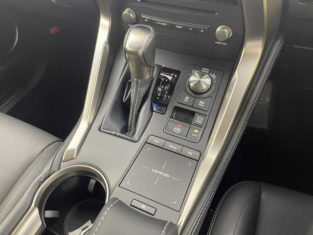 レクサス ＮＸ 300h Iパッケージ 大分県 2018(平30)年 3.6万km ソニッククォーツ Lexus Safety System ＋/プリクラッシュセーフティ/レーントレーシングアシスト［LTA］/オートマチックハイビーム［AHB］/アダプティブハイビームシステム［AHS］/レーダークルーズコントロール（全車速追従機能付）/ロードサインアシスト［RSA］/（付帯機能）先行車発進告知機能［TMN］/ブラインドスポットモニター/リヤクロストラフィックアラート/ヘッドアップディスプレイ/パノラミックビューモニター/10.3型ナビゲーション/・フルセグTV、BT対応、 DVD再生可/ステアリングスイッチ/ビルトインETC2.0/電動パーキング/オートホールド機能/黒革シート/・運転席3メモリーシート/・前席パワーシート/前席シートヒーター/パワーバックドア/横滑り防止装置/電動格納ミラー/純正フロアマット/オートライト/3眼LEDヘッドライト/純正18インチアルミホイール/クリアランスソナー /純正エンジンスターター/保証書、取説、スペアキー有り