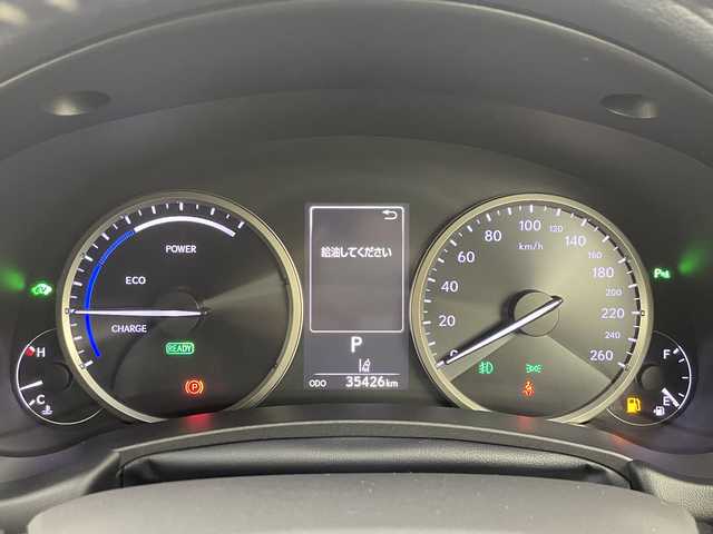 レクサス ＮＸ 300h Iパッケージ 大分県 2018(平30)年 3.6万km ソニッククォーツ Lexus Safety System ＋/プリクラッシュセーフティ/レーントレーシングアシスト［LTA］/オートマチックハイビーム［AHB］/アダプティブハイビームシステム［AHS］/レーダークルーズコントロール（全車速追従機能付）/ロードサインアシスト［RSA］/（付帯機能）先行車発進告知機能［TMN］/ブラインドスポットモニター/リヤクロストラフィックアラート/ヘッドアップディスプレイ/パノラミックビューモニター/10.3型ナビゲーション/・フルセグTV、BT対応、 DVD再生可/ステアリングスイッチ/ビルトインETC2.0/電動パーキング/オートホールド機能/黒革シート/・運転席3メモリーシート/・前席パワーシート/前席シートヒーター/パワーバックドア/横滑り防止装置/電動格納ミラー/純正フロアマット/オートライト/3眼LEDヘッドライト/純正18インチアルミホイール/クリアランスソナー /純正エンジンスターター/保証書、取説、スペアキー有り