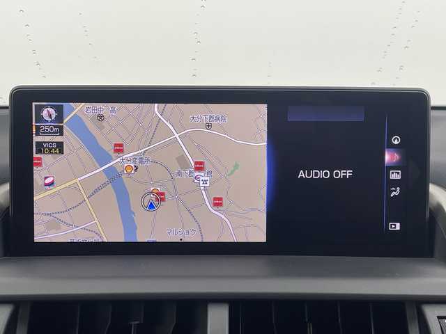 レクサス ＮＸ 300h Iパッケージ 大分県 2018(平30)年 3.6万km ソニッククォーツ Lexus Safety System ＋/プリクラッシュセーフティ/レーントレーシングアシスト［LTA］/オートマチックハイビーム［AHB］/アダプティブハイビームシステム［AHS］/レーダークルーズコントロール（全車速追従機能付）/ロードサインアシスト［RSA］/（付帯機能）先行車発進告知機能［TMN］/ブラインドスポットモニター/リヤクロストラフィックアラート/ヘッドアップディスプレイ/パノラミックビューモニター/10.3型ナビゲーション/・フルセグTV、BT対応、 DVD再生可/ステアリングスイッチ/ビルトインETC2.0/電動パーキング/オートホールド機能/黒革シート/・運転席3メモリーシート/・前席パワーシート/前席シートヒーター/パワーバックドア/横滑り防止装置/電動格納ミラー/純正フロアマット/オートライト/3眼LEDヘッドライト/純正18インチアルミホイール/クリアランスソナー /純正エンジンスターター/保証書、取説、スペアキー有り