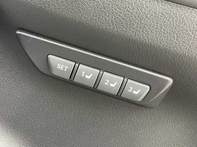 レクサス ＮＸ 300h Iパッケージ 大分県 2018(平30)年 3.6万km ソニッククォーツ Lexus Safety System ＋/プリクラッシュセーフティ/レーントレーシングアシスト［LTA］/オートマチックハイビーム［AHB］/アダプティブハイビームシステム［AHS］/レーダークルーズコントロール（全車速追従機能付）/ロードサインアシスト［RSA］/（付帯機能）先行車発進告知機能［TMN］/ブラインドスポットモニター/リヤクロストラフィックアラート/ヘッドアップディスプレイ/パノラミックビューモニター/10.3型ナビゲーション/・フルセグTV、BT対応、 DVD再生可/ステアリングスイッチ/ビルトインETC2.0/電動パーキング/オートホールド機能/黒革シート/・運転席3メモリーシート/・前席パワーシート/前席シートヒーター/パワーバックドア/横滑り防止装置/電動格納ミラー/純正フロアマット/オートライト/3眼LEDヘッドライト/純正18インチアルミホイール/クリアランスソナー /純正エンジンスターター/保証書、取説、スペアキー有り