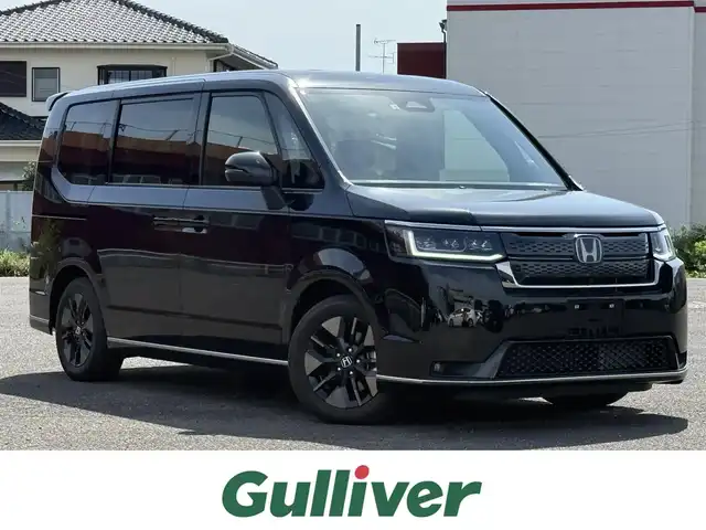 ホンダ ステップワゴン スパーダ eHEV 佐賀県 2022(令4)年 0.1万km クリスタルブラックパール ・純正11.4インチナビ/・全方位カメラ/・パーキングセンサーシステム/・電子制御パーキングブレーキ/・オートブレーキホールド機能/・両側パワースライドドア/・2列目キャプテンシート（両側アームレスト付）/・3列目分割床下格納シート〈マジックシート〉/ホンダセンシング/●衝突軽減ブレーキ（CMBS）●誤発進抑制機能●後方誤発進抑制機能●近距離衝突軽減ブレーキ●歩行者事故低減ステアリング●路外逸脱抑制機能●渋滞追従機能付アダプティブクルーズコントロール（ACC）●車線維持支援システム（LKAS）●トラフィックジャムアシスト（渋滞運転支援機能）●先行車発進お知らせ機能●標識認識機能●オートハイビーム●アダプティブドライビングビーム●ブラインドスポットインフォメーション