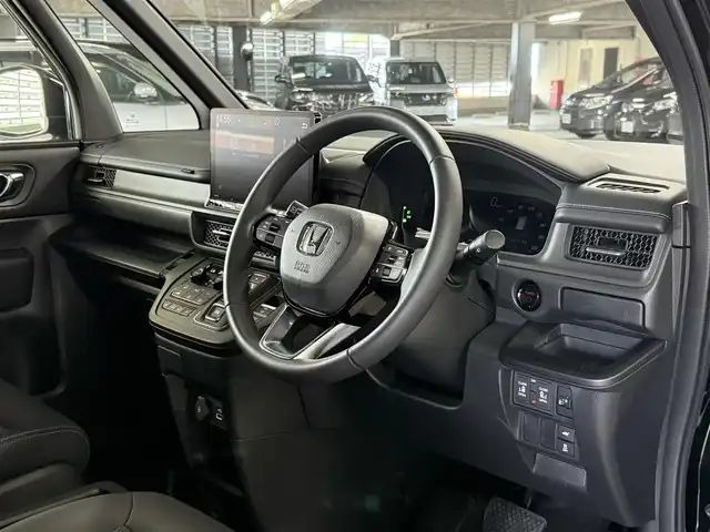 ホンダ ステップワゴン スパーダ eHEV 佐賀県 2022(令4)年 0.1万km クリスタルブラックパール ・純正11.4インチナビ/・全方位カメラ/・パーキングセンサーシステム/・電子制御パーキングブレーキ/・オートブレーキホールド機能/・両側パワースライドドア/・2列目キャプテンシート（両側アームレスト付）/・3列目分割床下格納シート〈マジックシート〉/ホンダセンシング/●衝突軽減ブレーキ（CMBS）●誤発進抑制機能●後方誤発進抑制機能●近距離衝突軽減ブレーキ●歩行者事故低減ステアリング●路外逸脱抑制機能●渋滞追従機能付アダプティブクルーズコントロール（ACC）●車線維持支援システム（LKAS）●トラフィックジャムアシスト（渋滞運転支援機能）●先行車発進お知らせ機能●標識認識機能●オートハイビーム●アダプティブドライビングビーム●ブラインドスポットインフォメーション