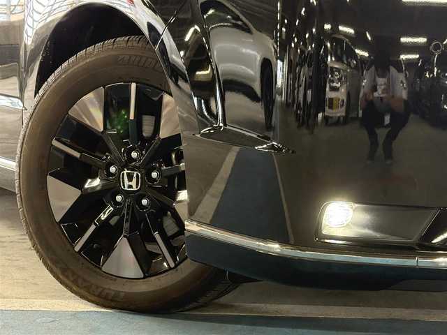 ホンダ ステップワゴン スパーダ eHEV 佐賀県 2022(令4)年 0.1万km クリスタルブラックパール ・純正11.4インチナビ/・全方位カメラ/・パーキングセンサーシステム/・電子制御パーキングブレーキ/・オートブレーキホールド機能/・両側パワースライドドア/・2列目キャプテンシート（両側アームレスト付）/・3列目分割床下格納シート〈マジックシート〉/ホンダセンシング/●衝突軽減ブレーキ（CMBS）●誤発進抑制機能●後方誤発進抑制機能●近距離衝突軽減ブレーキ●歩行者事故低減ステアリング●路外逸脱抑制機能●渋滞追従機能付アダプティブクルーズコントロール（ACC）●車線維持支援システム（LKAS）●トラフィックジャムアシスト（渋滞運転支援機能）●先行車発進お知らせ機能●標識認識機能●オートハイビーム●アダプティブドライビングビーム●ブラインドスポットインフォメーション