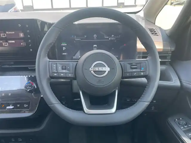 日産 セレナ e－パワー ハイウェイスター V 大阪府 2025(令7)年 0.1万km未満 パール 純正ナビ12.3インチ/フルセグＴＶ/メモリナビ/バックカメラ/全方位モニター/Bluetooth接続/USB接続端子/デジタルインナーミラー/クルーズコントロール/追従機能あり/プロパイロット/コーナーセンサー/BSM/11型後席モニター/両側電動スライドドア/ビルトインETC2.0/前後ドライブレコーダー/純正16インチAW/保証書・取説/スマートキー