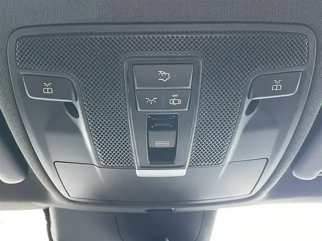 メルセデス・ベンツ ＧＬＡ１８０ スポーツ 東京都 2016(平28)年 1.7万km マウンテングレー ワンオーナー/サンルーフ/ターボ/純正HDDナビ/ (フルセグTV/Bluetooth/SD)/バックカメラ/前後ドライブレコーダー/ETC/ハーフレザーシート/D席パワーシート/前席シートヒーター/パワーバックドア/レーダークルーズコントロール/ESP/アクティブブレーキアシスト/アテンションアシスト/ブラインドスポットアシスト/アクティブレーンアシスト/横滑り防止装置/純正18インチアルミホイール/スマートキー/オートライト/純正HIDヘッドライト/パドルシフト/ルーフレール/カーテンエアバック/スペアキー1本/保証書/取扱説明書