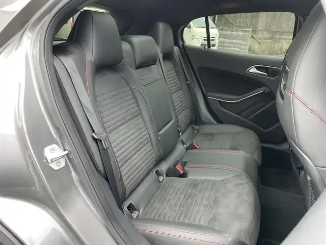 メルセデス・ベンツ ＧＬＡ１８０ スポーツ 東京都 2016(平28)年 1.7万km マウンテングレー ワンオーナー/サンルーフ/ターボ/純正HDDナビ/ (フルセグTV/Bluetooth/SD)/バックカメラ/前後ドライブレコーダー/ETC/ハーフレザーシート/D席パワーシート/前席シートヒーター/パワーバックドア/レーダークルーズコントロール/ESP/アクティブブレーキアシスト/アテンションアシスト/ブラインドスポットアシスト/アクティブレーンアシスト/横滑り防止装置/純正18インチアルミホイール/スマートキー/オートライト/純正HIDヘッドライト/パドルシフト/ルーフレール/カーテンエアバック/スペアキー1本/保証書/取扱説明書
