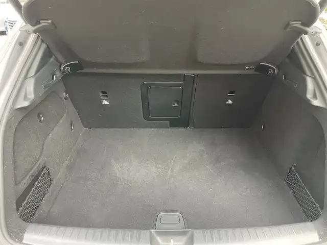 メルセデス・ベンツ ＧＬＡ１８０ スポーツ 東京都 2016(平28)年 1.7万km マウンテングレー ワンオーナー/サンルーフ/ターボ/純正HDDナビ/ (フルセグTV/Bluetooth/SD)/バックカメラ/前後ドライブレコーダー/ETC/ハーフレザーシート/D席パワーシート/前席シートヒーター/パワーバックドア/レーダークルーズコントロール/ESP/アクティブブレーキアシスト/アテンションアシスト/ブラインドスポットアシスト/アクティブレーンアシスト/横滑り防止装置/純正18インチアルミホイール/スマートキー/オートライト/純正HIDヘッドライト/パドルシフト/ルーフレール/カーテンエアバック/スペアキー1本/保証書/取扱説明書