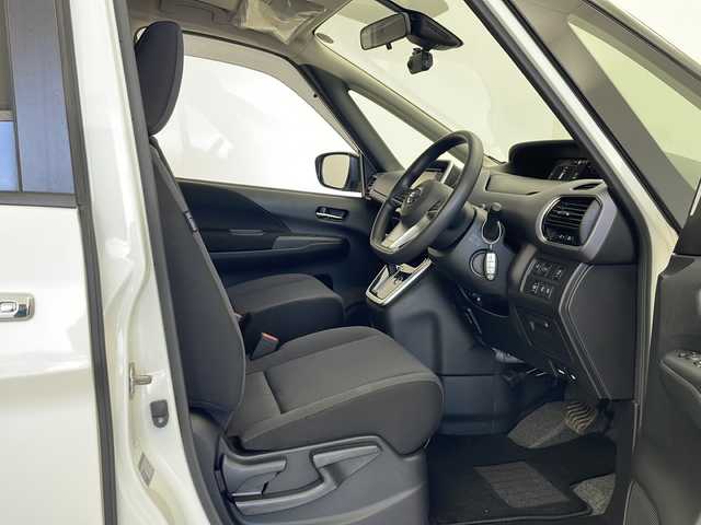 日産 セレナ X VセレクションⅡ 秋田県 2018(平30)年 1.5万km ブリリアントホワイトパール 4WD/純正ナビ/（AM/FM/BT/CD/DVD）/フルセグTV/アラウンドビューモニター/両側パワースライドドア/ドライブレコーダー/コーナーセンサー/パーキングアシスト/衝突被害軽減システム/クルーズコントロール/LEDヘッドライト/オートライト/フォグランプ/ライトレベライザー/インテリジェントキー/プッシュスタート/スペアキー/リアサンシェード/純正フロアマット