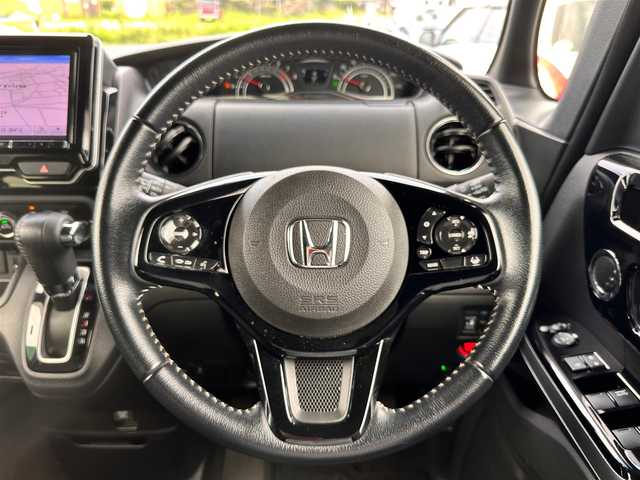 ホンダ Ｎ ＢＯＸ カスタム L ターボ 宮城県 2021(令3)年 7万km クリスタルブラックパール ターボ/ホンダセンシング/・衝突軽減ブレーキ/・誤発進抑制機能/・後方誤発進抑制機能/・路外逸脱抑制機能/・車線維持支援システム/・アダプティブクルーズコントロール/・オートハイビーム/・先行車発進お知らせ機能/・歩行者事故低減ステアリング/・標識認識機能/社外8インチナビ（AVIC-RL81）/・CD/DVD/・Bluetooth/・フルセグTV/バックカメラ/ETC/ドライブレコーダー/両側パワースライドドア/前席シートヒーター/革調シートカバー/革巻きステアリング/ステアリングスイッチ/パドルシフト/LEDヘッドランプ/フォグランプ/オートライト/スマートキー＆プッシュスタート/電動格納ミラー/純正15インチAW/純正フロアマット/ドアバイザー/W/サイド/カーテンエアバッグ