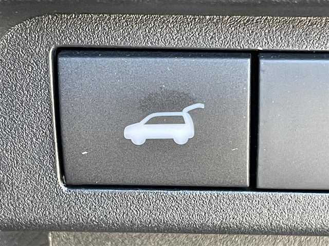 三菱 アウトランダー ＰＨＥＶ P 東京都 2022(令4)年 2.3万km スターリングシルバーM パノラマサンルーフ/純正ナビ/マルチアラウンドモニター/衝突被害軽減/後側方車両検知警報/マイパイロット/シートヒーター/パワーシート/パワーバックドア/ETC/ドライブレコーダー/ワイヤレス充電器