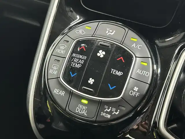 トヨタ エスクァイア ハイブリッド Gi 大阪府 2016(平28)年 4.8万km ホワイトパールクリスタルシャイン 純正10incナビTV バックカメラ 12.1incフリップダウンモニター 黒革シート シートヒーター クルーズコントロール 衝突軽減ブレーキ レーンアシスト オートハイビーム 両側パワースライドドア ドライブレコーダー ETC