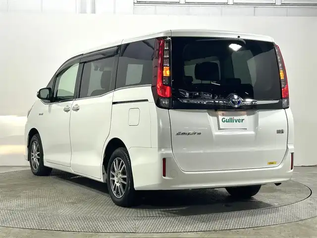 トヨタ エスクァイア ハイブリッド Gi 大阪府 2016(平28)年 4.8万km ホワイトパールクリスタルシャイン 純正10incナビTV バックカメラ 12.1incフリップダウンモニター 黒革シート シートヒーター クルーズコントロール 衝突軽減ブレーキ レーンアシスト オートハイビーム 両側パワースライドドア ドライブレコーダー ETC