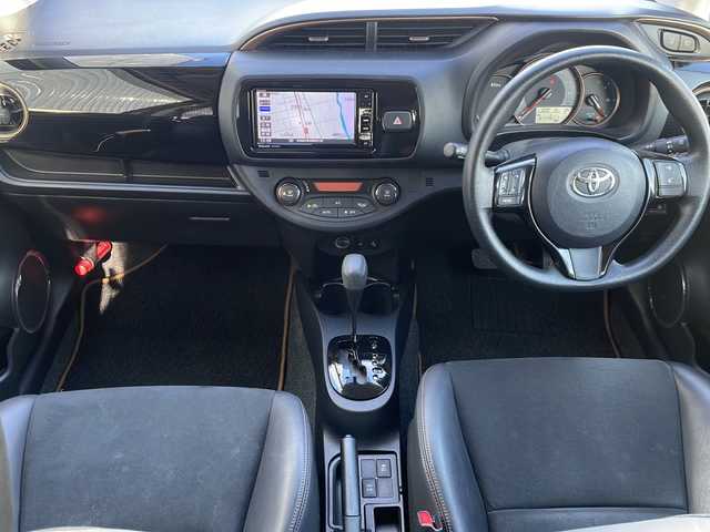 トヨタ ヴィッツ F アミー 道東・釧路十勝 2018(平30)年 6.2万km ダークレッドマイカメタリック ・４WD/・社外SDナビ/（フルセグ・DVD・CD・Bluetooth・ラジオ）/・バックカメラ/・スマートキー/・プッシュスタート/・社外前後ドライブレコーダー/・ステアリングスイッチ/・Toyota Safety Sense/・プリクラッシュセーフティ/・レーンディパーチャーアラート/・オートハイビーム/・フォグライト/・ウインカーミラー/・社外14インチアルミホイール/・保証書/・取扱説明書