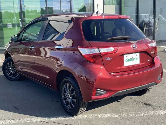 トヨタ ヴィッツ F アミー 道東・釧路十勝 2018(平30)年 6.2万km ダークレッドマイカメタリック ・４WD/・社外SDナビ/（フルセグ・DVD・CD・Bluetooth・ラジオ）/・バックカメラ/・スマートキー/・プッシュスタート/・社外前後ドライブレコーダー/・ステアリングスイッチ/・Toyota Safety Sense/・プリクラッシュセーフティ/・レーンディパーチャーアラート/・オートハイビーム/・フォグライト/・ウインカーミラー/・社外14インチアルミホイール/・保証書/・取扱説明書