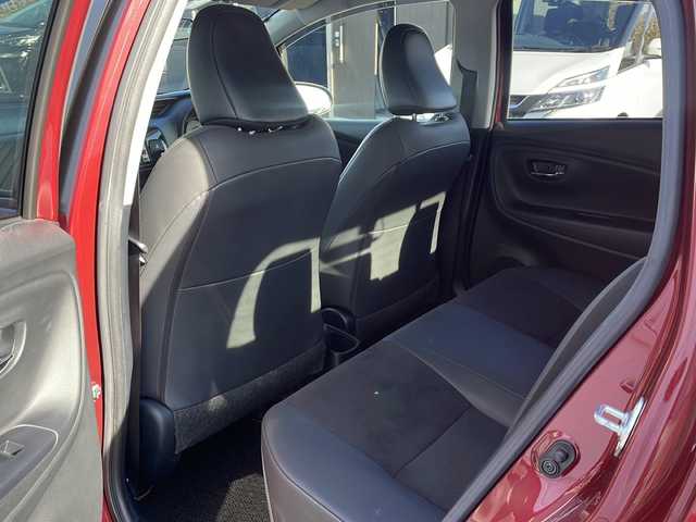 トヨタ ヴィッツ F アミー 道東・釧路十勝 2018(平30)年 6.2万km ダークレッドマイカメタリック ・４WD/・社外SDナビ/（フルセグ・DVD・CD・Bluetooth・ラジオ）/・バックカメラ/・スマートキー/・プッシュスタート/・社外前後ドライブレコーダー/・ステアリングスイッチ/・Toyota Safety Sense/・プリクラッシュセーフティ/・レーンディパーチャーアラート/・オートハイビーム/・フォグライト/・ウインカーミラー/・社外14インチアルミホイール/・保証書/・取扱説明書