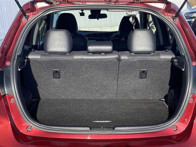 トヨタ ヴィッツ F アミー 道東・釧路十勝 2018(平30)年 6.2万km ダークレッドマイカメタリック ・４WD/・社外SDナビ/（フルセグ・DVD・CD・Bluetooth・ラジオ）/・バックカメラ/・スマートキー/・プッシュスタート/・社外前後ドライブレコーダー/・ステアリングスイッチ/・Toyota Safety Sense/・プリクラッシュセーフティ/・レーンディパーチャーアラート/・オートハイビーム/・フォグライト/・ウインカーミラー/・社外14インチアルミホイール/・保証書/・取扱説明書