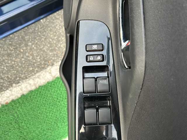 トヨタ ヴィッツ ハイブリッド F セーフティーエディションⅢ 兵庫県 2019(令1)年 6.9万km ダークブルーマイカ ワンオーナー/保証書・取説・有/純正SDナビ・フルセグ・BT・CD・DVD・FM・AM/バックカメラ/ETC/前後ドライブレコーダー/衝突被害軽減ブレーキ/車線逸脱防止支援システム/コーナーセンサー/パーキングブレーキサポート/先行車発進通知/オートハイビーム/プッシュスタート/スマートキー×2/純正フロアマット/純正ドアバイザー