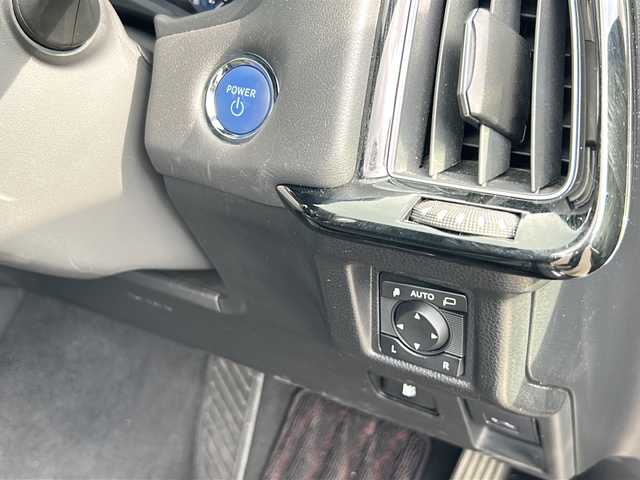 トヨタ クラウン ハイブリッド RS アドバンス 佐賀県 2018(平30)年 8.9万km プレシャスブラックパール ムーンルーフ/黒レザーシート/純正ダブルディスプレイナビゲーション/・フルセグTV/CD/SDUSB/Bluetooth/パノラミックビューモニター/前方ドライブレコーダー/ビルトインETC2.0/ヘッドアップディスプレイ/アドバンストパーク/100V電源/電子パーキングブレーキ/・AUTO HOLD機能/DN席パワーシート(D席メモリー機能付)/DN席シートヒーター/シートベンチレーション/ISOFIX対応/パドルシフト/革巻きステアリング/ステアリングヒーター/ステアリングリモコン/純正18インチアルミホイール/純正三眼LEDヘッドライト/・オートマチックハイビーム/純正LEDフォグランプ/純正フロアマット/純正ドアバイザ―/新車保証書/スペアキー１本/トヨタセーフティセンス/・レーダークルーズコントロール/・レーンディパーチャーアラート/・プリクラッシュセーフティ/・ブラインドスポットモニター/・クリアランスソナー/・リヤクロストラフィックアラート/・リヤカメラディテクション/・ロードサインアシスト
