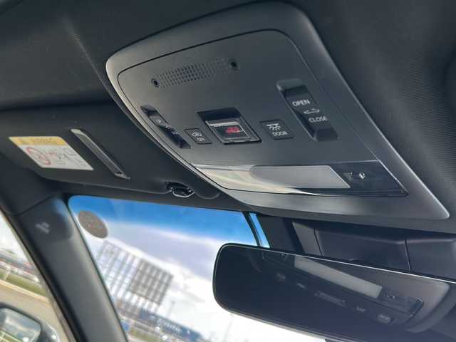 トヨタ クラウン ハイブリッド RS アドバンス 佐賀県 2018(平30)年 8.9万km プレシャスブラックパール ムーンルーフ/黒レザーシート/純正ダブルディスプレイナビゲーション/・フルセグTV/CD/SDUSB/Bluetooth/パノラミックビューモニター/前方ドライブレコーダー/ビルトインETC2.0/ヘッドアップディスプレイ/アドバンストパーク/100V電源/電子パーキングブレーキ/・AUTO HOLD機能/DN席パワーシート(D席メモリー機能付)/DN席シートヒーター/シートベンチレーション/ISOFIX対応/パドルシフト/革巻きステアリング/ステアリングヒーター/ステアリングリモコン/純正18インチアルミホイール/純正三眼LEDヘッドライト/・オートマチックハイビーム/純正LEDフォグランプ/純正フロアマット/純正ドアバイザ―/新車保証書/スペアキー１本/トヨタセーフティセンス/・レーダークルーズコントロール/・レーンディパーチャーアラート/・プリクラッシュセーフティ/・ブラインドスポットモニター/・クリアランスソナー/・リヤクロストラフィックアラート/・リヤカメラディテクション/・ロードサインアシスト