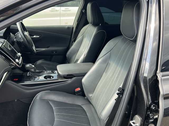 トヨタ クラウン ハイブリッド RS アドバンス 佐賀県 2018(平30)年 8.9万km プレシャスブラックパール ムーンルーフ/黒レザーシート/純正ダブルディスプレイナビゲーション/・フルセグTV/CD/SDUSB/Bluetooth/パノラミックビューモニター/前方ドライブレコーダー/ビルトインETC2.0/ヘッドアップディスプレイ/アドバンストパーク/100V電源/電子パーキングブレーキ/・AUTO HOLD機能/DN席パワーシート(D席メモリー機能付)/DN席シートヒーター/シートベンチレーション/ISOFIX対応/パドルシフト/革巻きステアリング/ステアリングヒーター/ステアリングリモコン/純正18インチアルミホイール/純正三眼LEDヘッドライト/・オートマチックハイビーム/純正LEDフォグランプ/純正フロアマット/純正ドアバイザ―/新車保証書/スペアキー１本/トヨタセーフティセンス/・レーダークルーズコントロール/・レーンディパーチャーアラート/・プリクラッシュセーフティ/・ブラインドスポットモニター/・クリアランスソナー/・リヤクロストラフィックアラート/・リヤカメラディテクション/・ロードサインアシスト