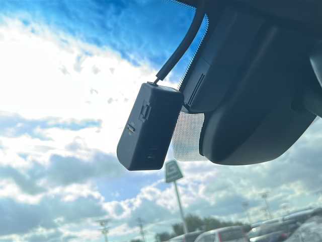 トヨタ クラウン ハイブリッド RS アドバンス 佐賀県 2018(平30)年 8.9万km プレシャスブラックパール ムーンルーフ/黒レザーシート/純正ダブルディスプレイナビゲーション/・フルセグTV/CD/SDUSB/Bluetooth/パノラミックビューモニター/前方ドライブレコーダー/ビルトインETC2.0/ヘッドアップディスプレイ/アドバンストパーク/100V電源/電子パーキングブレーキ/・AUTO HOLD機能/DN席パワーシート(D席メモリー機能付)/DN席シートヒーター/シートベンチレーション/ISOFIX対応/パドルシフト/革巻きステアリング/ステアリングヒーター/ステアリングリモコン/純正18インチアルミホイール/純正三眼LEDヘッドライト/・オートマチックハイビーム/純正LEDフォグランプ/純正フロアマット/純正ドアバイザ―/新車保証書/スペアキー１本/トヨタセーフティセンス/・レーダークルーズコントロール/・レーンディパーチャーアラート/・プリクラッシュセーフティ/・ブラインドスポットモニター/・クリアランスソナー/・リヤクロストラフィックアラート/・リヤカメラディテクション/・ロードサインアシスト