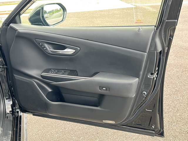 トヨタ クラウン ハイブリッド RS アドバンス 佐賀県 2018(平30)年 8.9万km プレシャスブラックパール ムーンルーフ/黒レザーシート/純正ダブルディスプレイナビゲーション/・フルセグTV/CD/SDUSB/Bluetooth/パノラミックビューモニター/前方ドライブレコーダー/ビルトインETC2.0/ヘッドアップディスプレイ/アドバンストパーク/100V電源/電子パーキングブレーキ/・AUTO HOLD機能/DN席パワーシート(D席メモリー機能付)/DN席シートヒーター/シートベンチレーション/ISOFIX対応/パドルシフト/革巻きステアリング/ステアリングヒーター/ステアリングリモコン/純正18インチアルミホイール/純正三眼LEDヘッドライト/・オートマチックハイビーム/純正LEDフォグランプ/純正フロアマット/純正ドアバイザ―/新車保証書/スペアキー１本/トヨタセーフティセンス/・レーダークルーズコントロール/・レーンディパーチャーアラート/・プリクラッシュセーフティ/・ブラインドスポットモニター/・クリアランスソナー/・リヤクロストラフィックアラート/・リヤカメラディテクション/・ロードサインアシスト