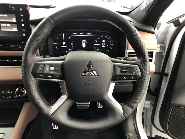 三菱 アウトランダー ＰＨＥＶ P エグゼクティブパッケージ 愛知県 2025(令7)年 0.9万km ホワイトダイヤモンド ワンオーナー/マイパイロット/　-レーダークルーズコントロール/純正ディスプレイオーディオ/ ・フルセグTV/ ・BT/ ・Applecarplay/ ・androidauto/ ・HDMI/アラウンドビュー/デジタルインナーミラー/ドラレコ/パワーバックドア/茶革レザーシート/エアシート/シートヒーター/ステアリングヒーター/パドルシフト/LEDヘッドライト/スマートキー×２/純正20インチAW